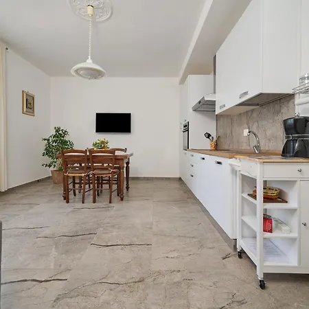 Tonini House Apartment *